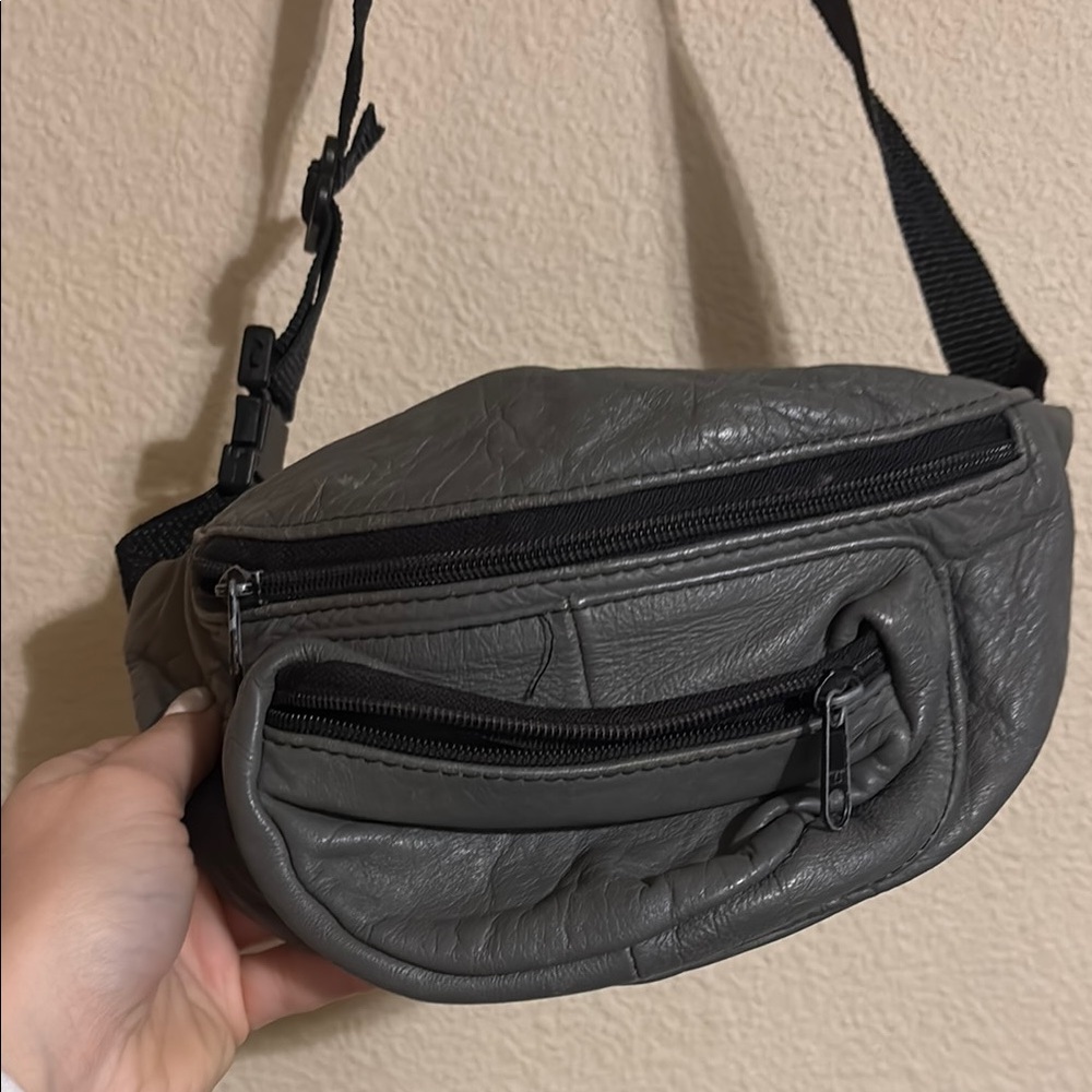 VTG Gray Leather Men's Crossbody Bag